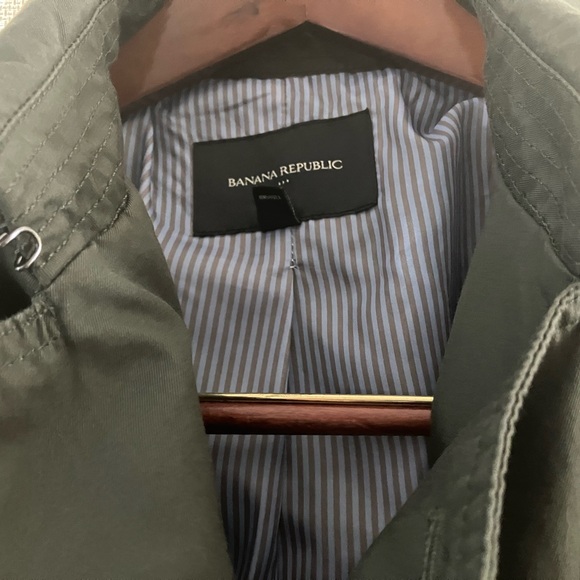 Banana Republic Raincoat - Picture 5 of 7